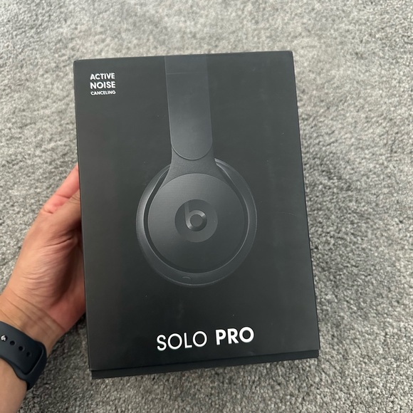 Beats Solo Pro. Noise cancellation